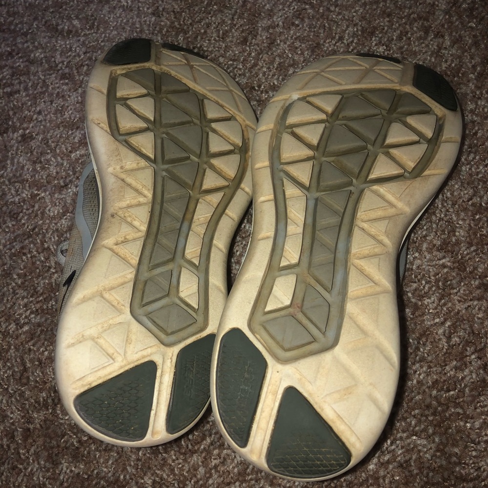Light Grey Nike’s - Picture 3 of 3